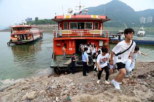 曼联友谊赛1-1战平英冠球队赫尔城，安东尼、范德贝克等人出场